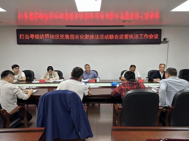 4.9重拳出擊護春耕！云浮市市場監(jiān)管局開展打擊粵桂邊界兜售假劣化肥違法活動專項督導照片1.jpg