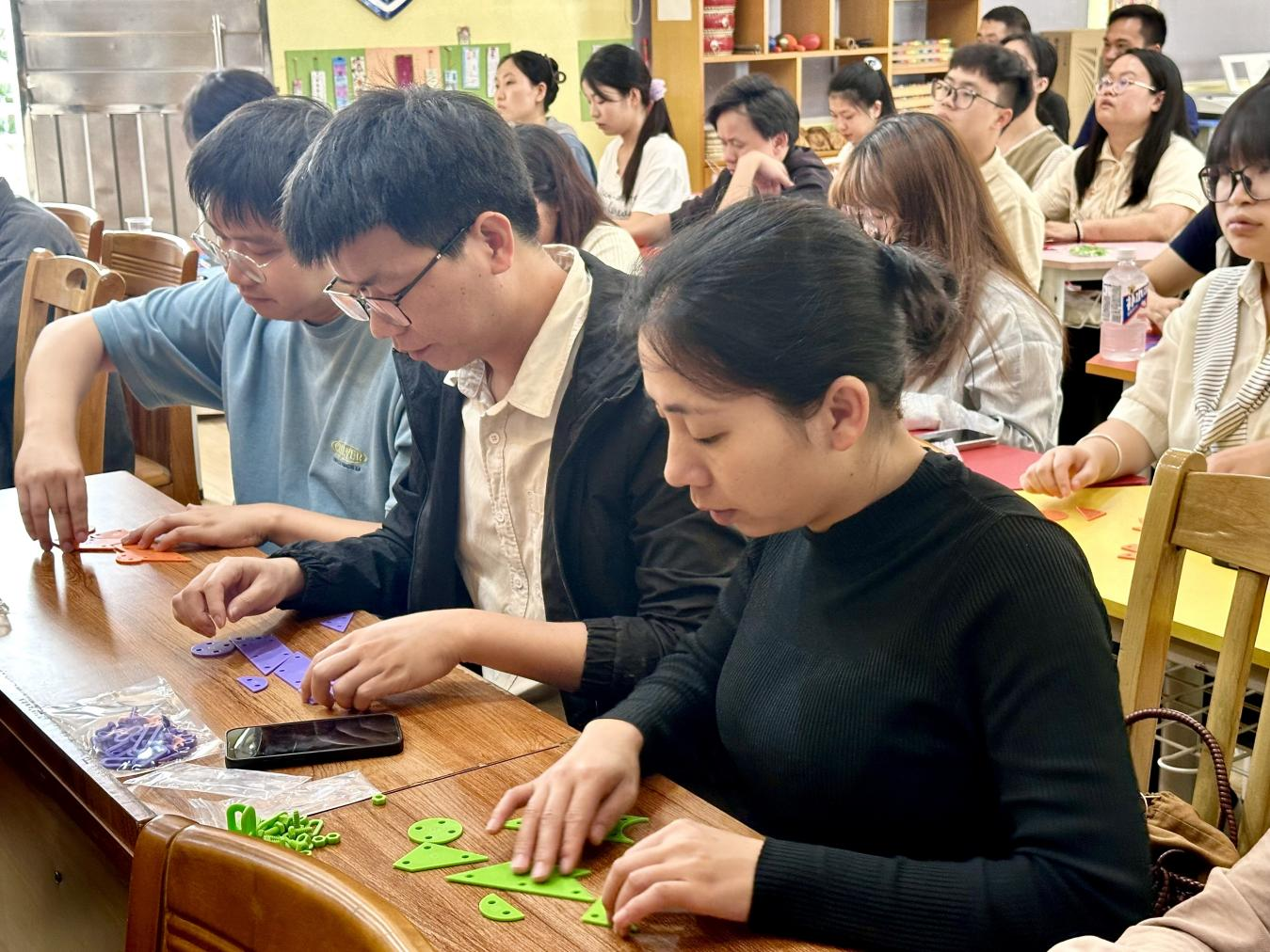 七巧啟智，共促科技教育——云浮市第五屆青少年科技七巧板創(chuàng)意制作競(jìng)賽教師培訓(xùn)班（郁南站）在都城鎮(zhèn)錦江小學(xué)舉辦3.png
