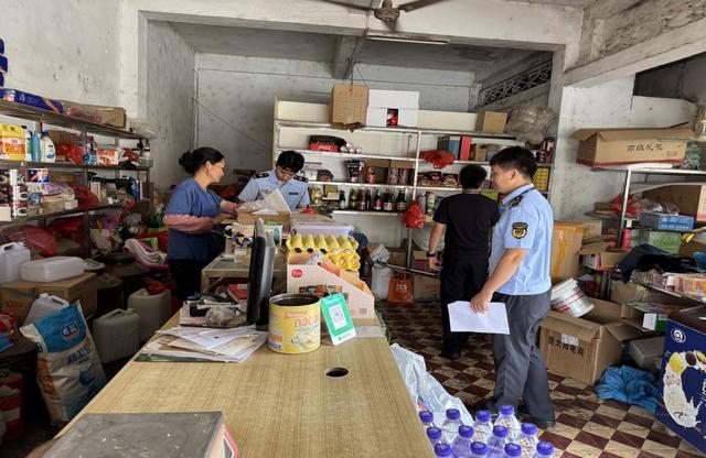 5.9,郁南縣市場監(jiān)管局扎實推進農村假冒偽劣食品專項整治行動照片.jpg